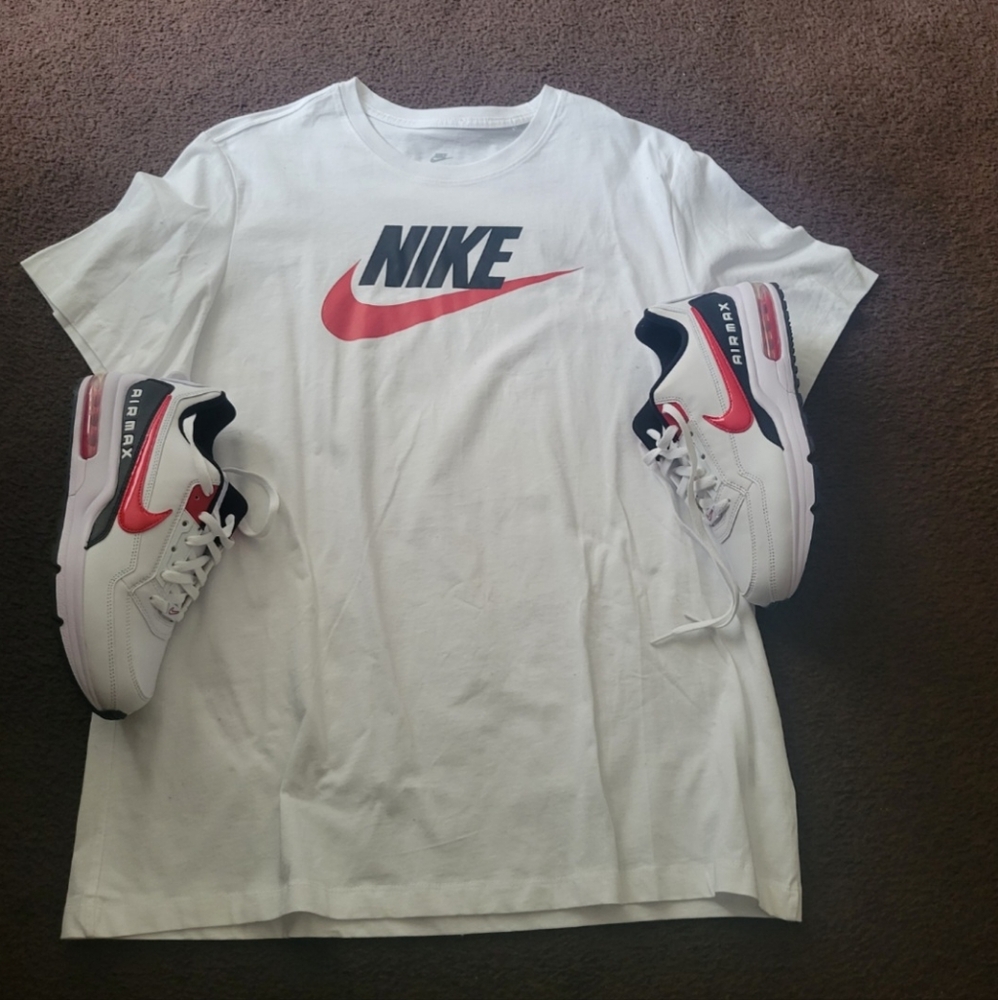 Nike Air Max and matching Tshirt  NWOB